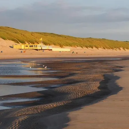 Comfortable By The In Egmond Nyaraló *